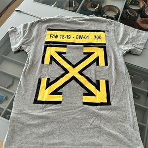 OFF WHITE 2018 t shirt size small oversized